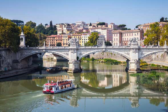 Boat Ride on the Tiber River + Italian Aperitif